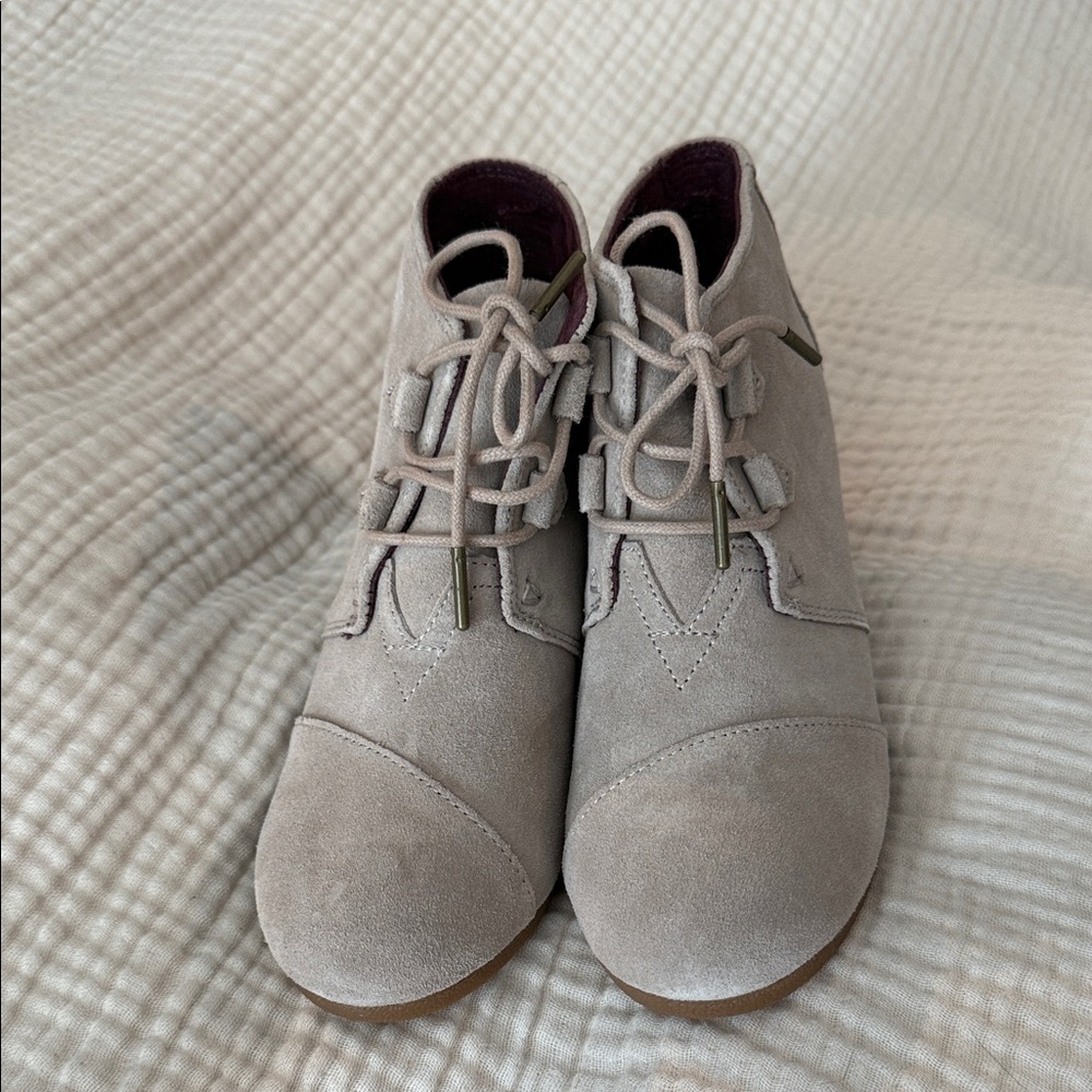 Brand New Toms Women's Suede Wedge Boots
